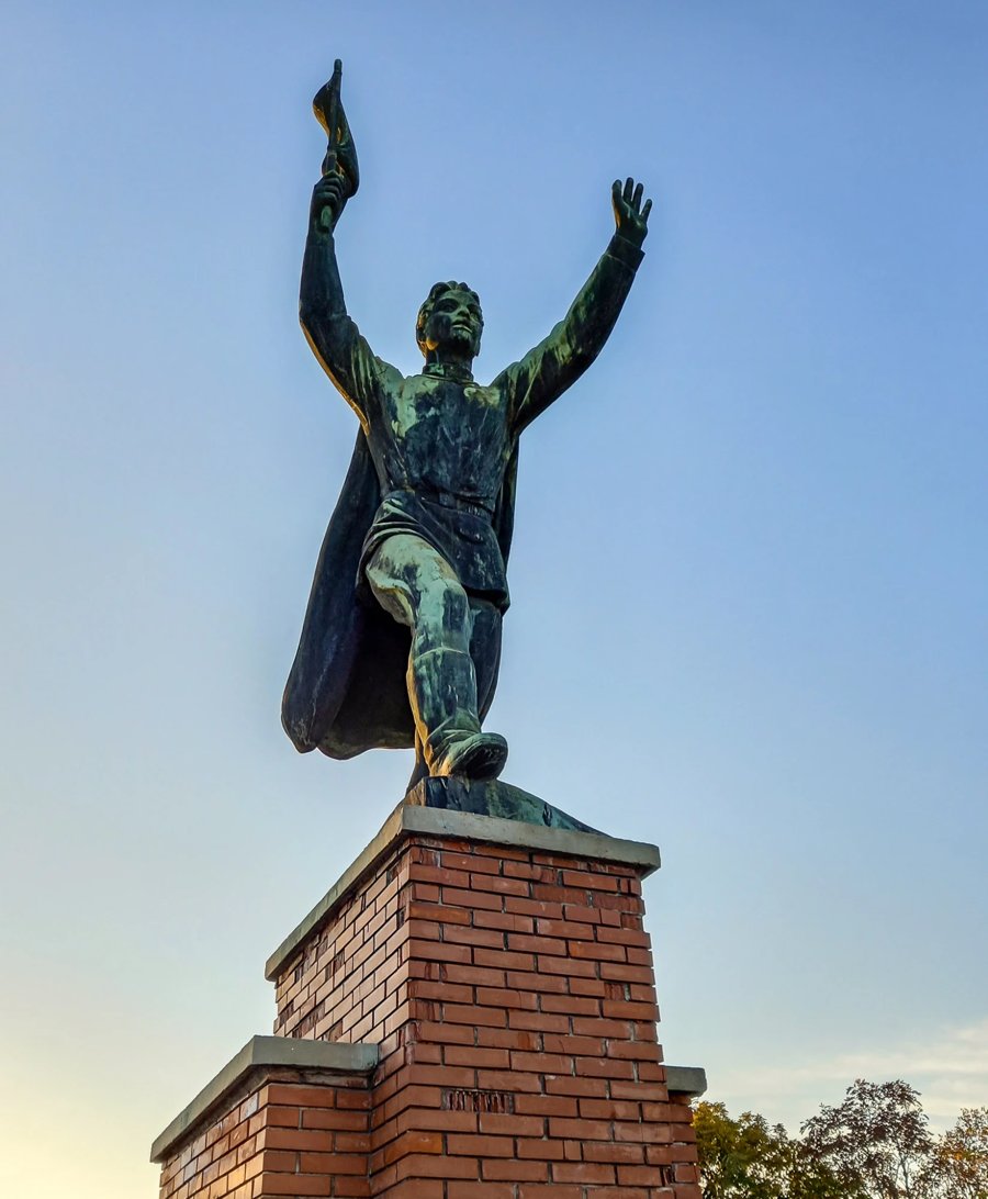 Monumental communist-era statue, Budapest